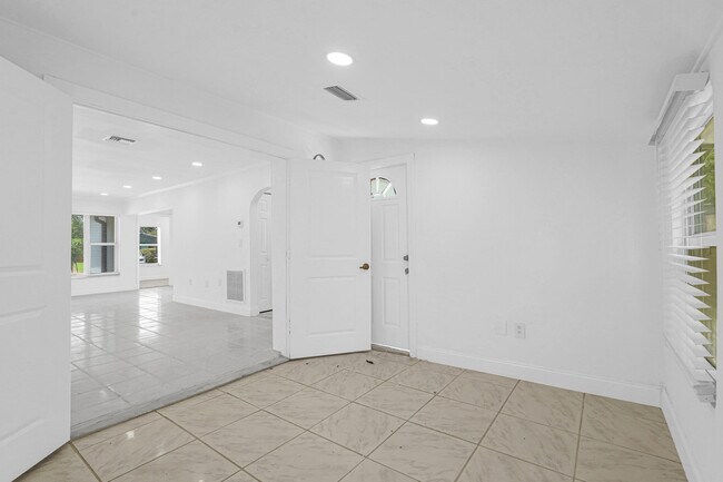 Building Photo - 6621 Perry St