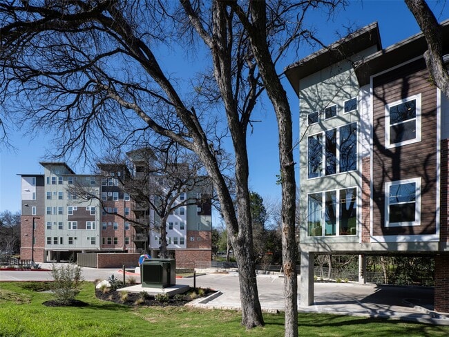 Building Photo - 1800 S I-35 Frontage Rd