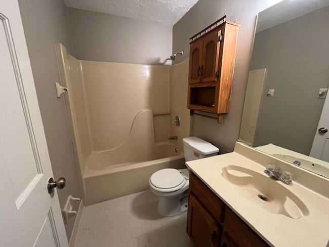 Building Photo - Renovated 3 Bedroom 2 Bath Townhome for Rent!