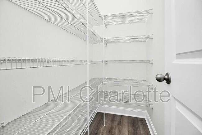 Building Photo - 6029 Mariemont Cir