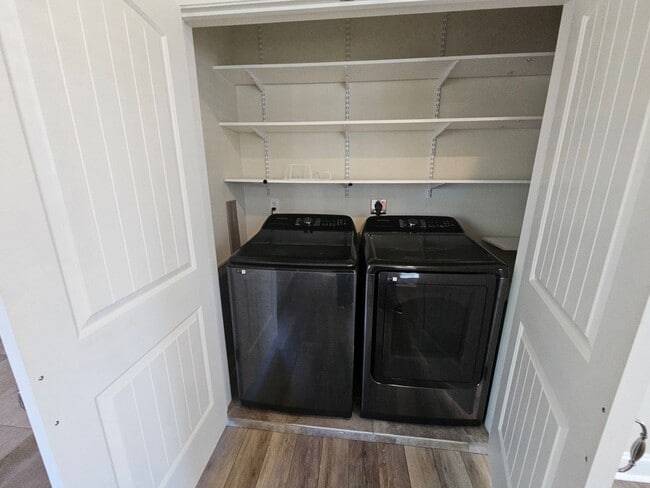 Building Photo - Exquisite 4Bed/2Ba Home in The Cove! *1/2 Off Security Deposit for Active-Duty Military!!*