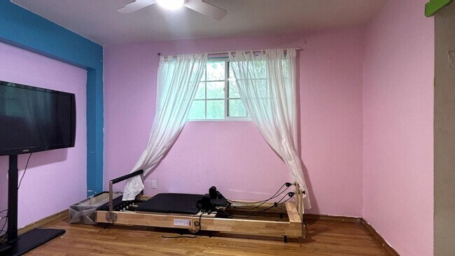 Building Photo - Spacious 4 Bedroom, 3 Bathroom Redlands Home!