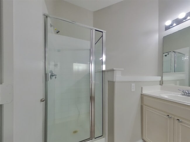 Building Photo - 810 Forest Hillside Ln