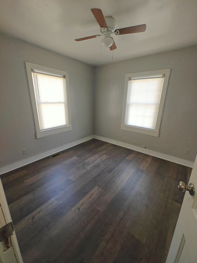 Building Photo - 2 bedroom home