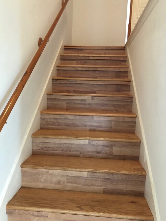 Building Photo - 2865 Westhollow Dr