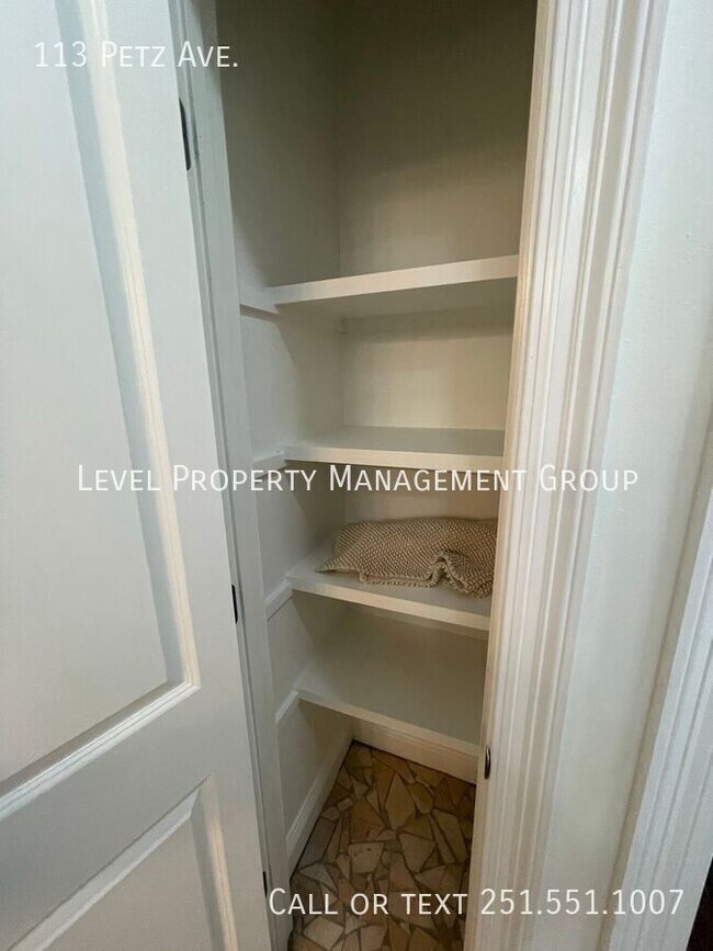 Building Photo - 113 Petz Ave