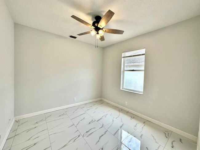 Building Photo - 1219 Baycourt Isle