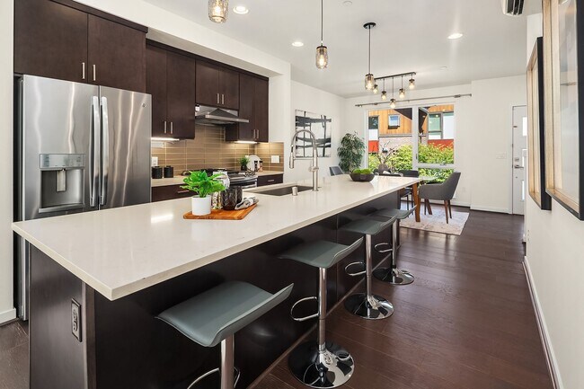 Building Photo - 3bd/3ba Seattle Townhome
