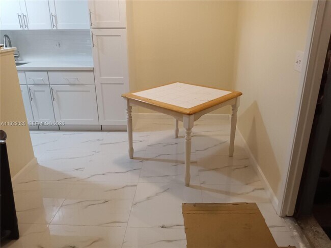 Building Photo - 5861 NE 18th Ave