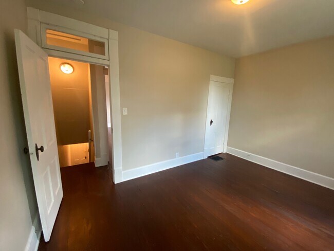 Building Photo - 638 S Pearl St