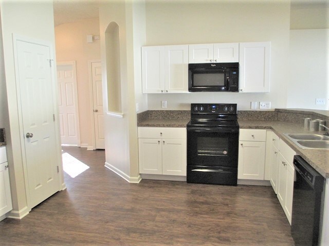 Building Photo - 2643 Creek Ridge Dr