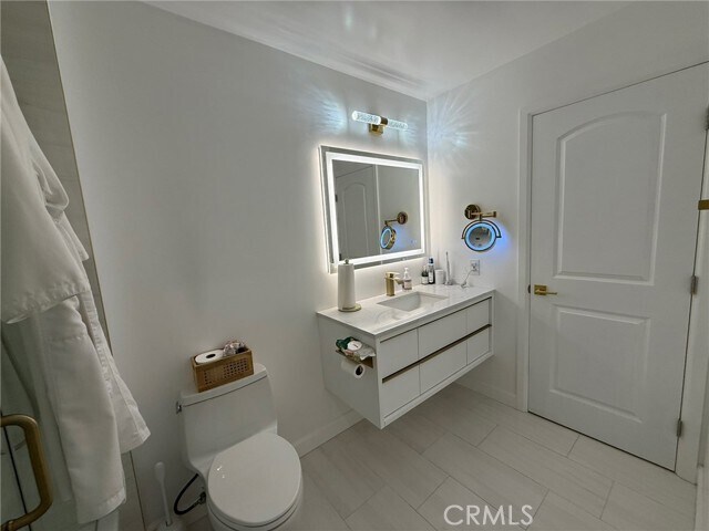 Building Photo - 22139 Burbank Blvd