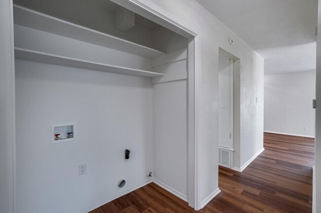 Building Photo - 2103 Pompton Dr