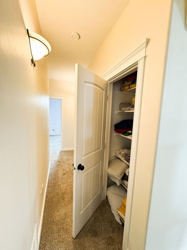 Building Photo - Beautiful Custom Home For Rent In Rexburg!