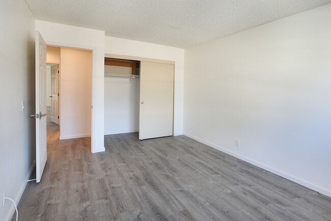 Building Photo - 7912 Rainbow Cir