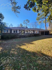 Building Photo - 3 Bedroom Near Downtown Anderson