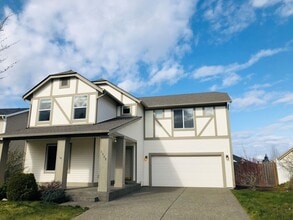 Building Photo - Lovely DuPont home, 3 beds, 2.5 baths