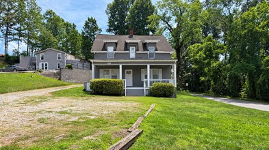 Building Photo - 808 Harrisburg Dr SW