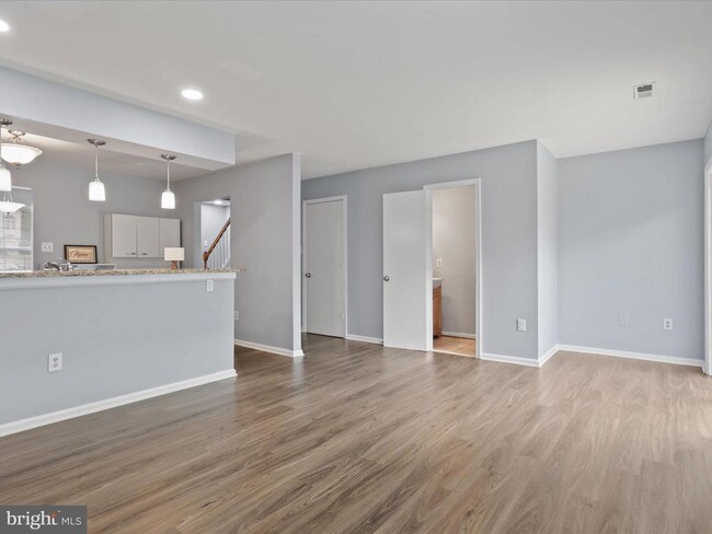 Building Photo - 303 Mayfair Pl