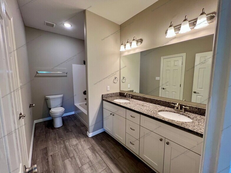 Building Photo - 9809 Mylea Cir