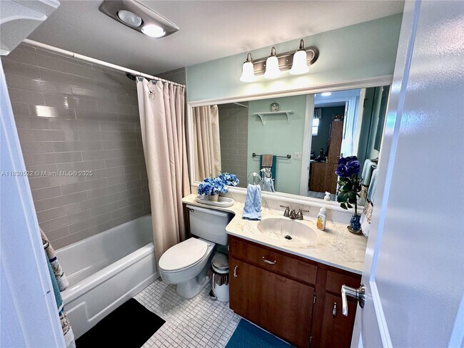 Building Photo - 9420 S Hollybrook Lake Dr