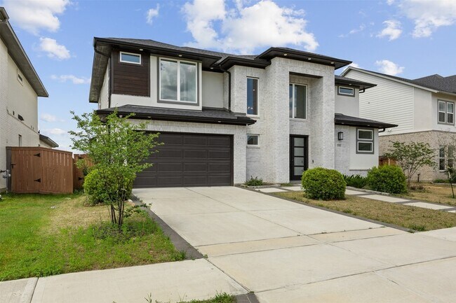 Building Photo - 24418 Green Buffalograss Trl