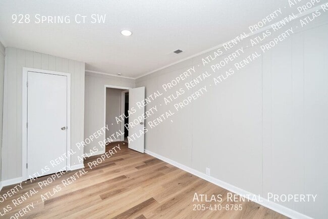 Building Photo - 928 Spring Ct SW