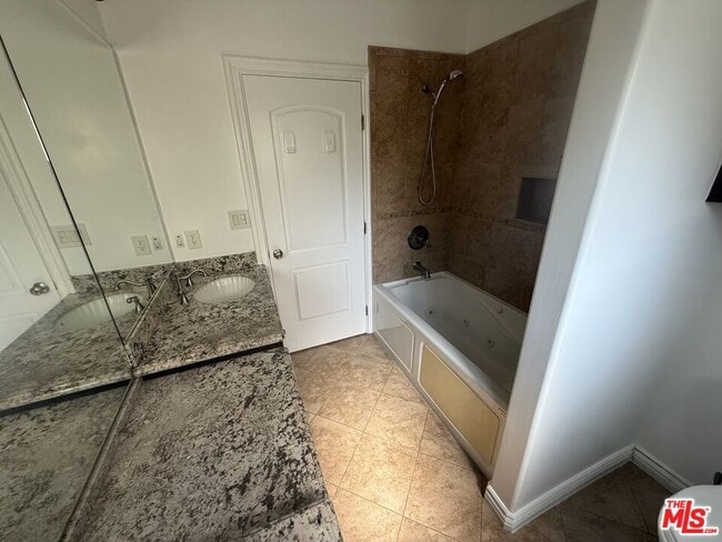 Building Photo - 2244 Ripple St