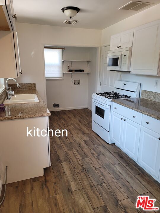 Building Photo - 10333 Hillview Ave