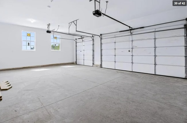 Building Photo - 50 SW 160 Rd