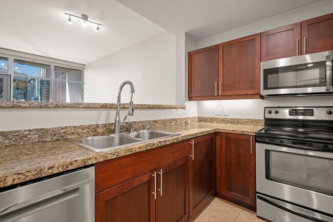 Building Photo - Beautiful Condo Right Across from Petco Park!