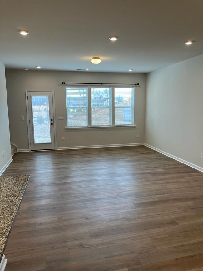 Building Photo - Townhome with 3BR/2.5BA Garage Located in ...