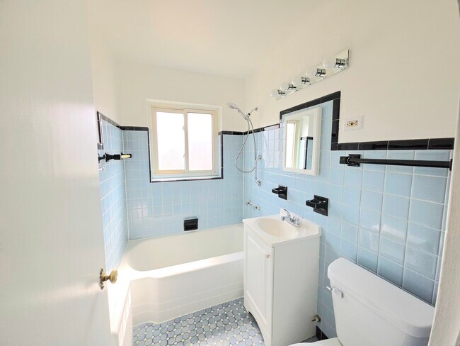 Building Photo - 1100 N Harlem Ave