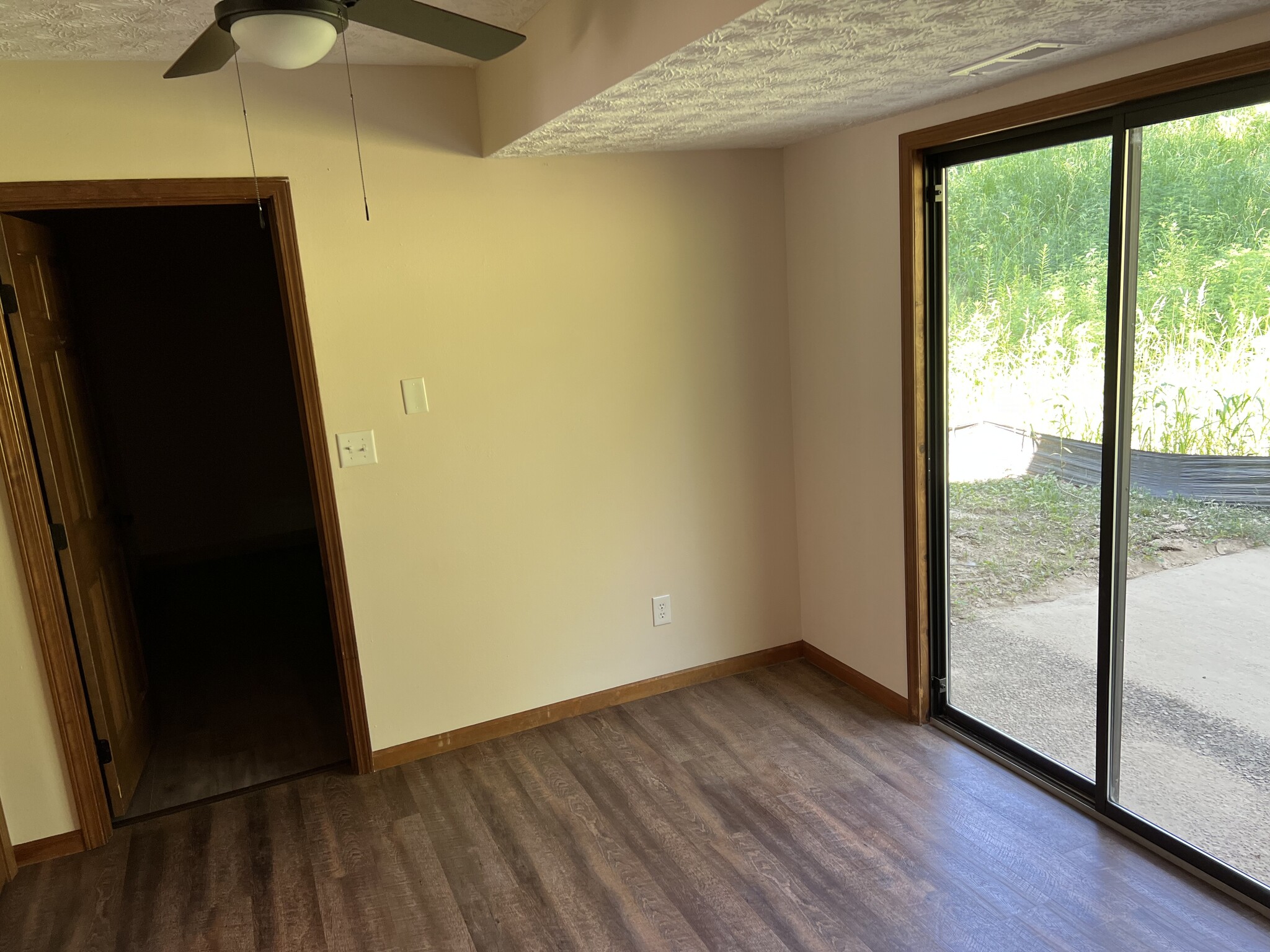 Building Photo - 709 Oak Trl