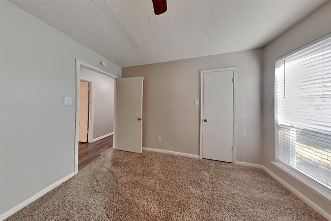 Building Photo - 3315 Redwood Lodge Dr