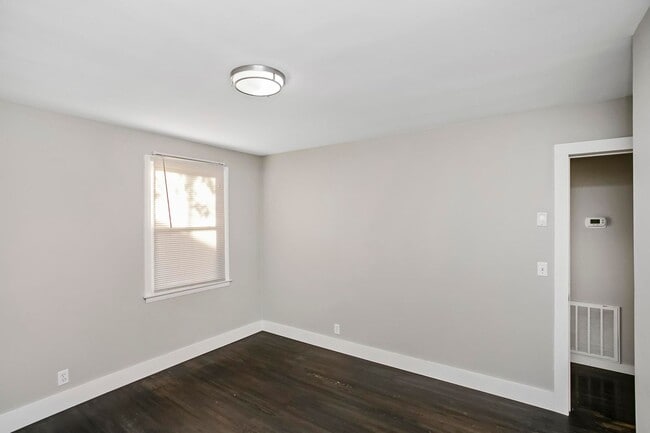 Building Photo - 2129 Crystal Dr