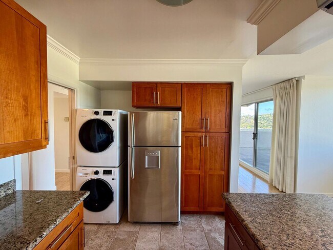 Building Photo - BEAUTIFUL, UPPER UNIT 3BD/2BA PLUS BONUS ROOM TIBURON CONDO. MOUNT TAM VIEWS!
