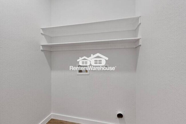 Building Photo - MOVE IN READY Denton Home