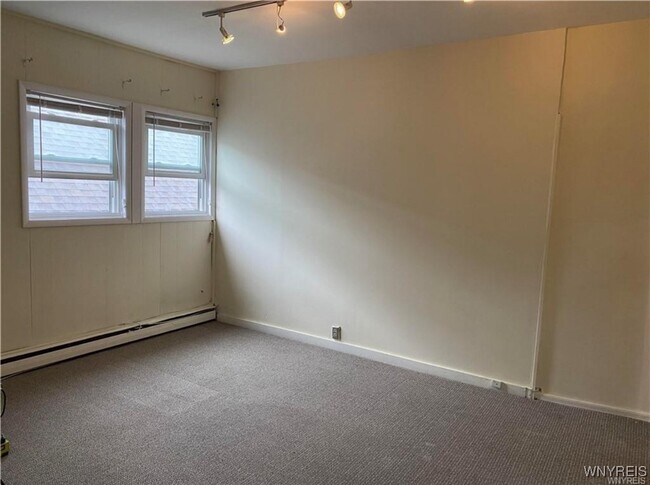 Building Photo - 548 Potomac Ave