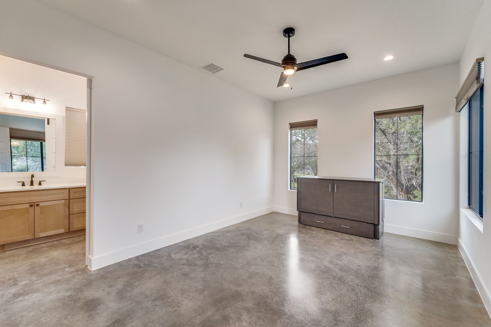 Building Photo - 1211 Westhaven Dr