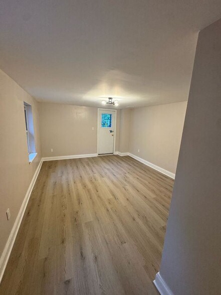 Building Photo - 1317 Hollins St