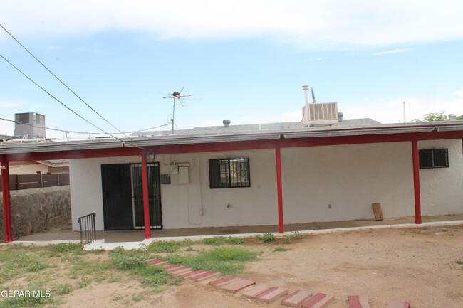 Building Photo - 3221 Monroe Ave