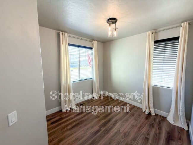 Building Photo - 12913 S Salerno Ave