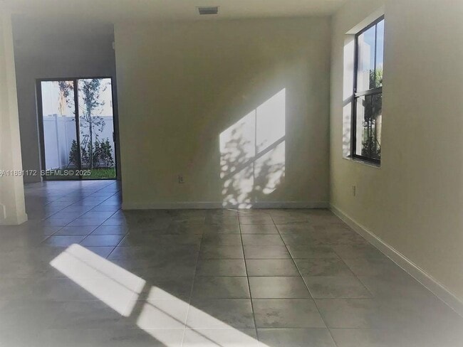 Building Photo - 10401 W 32nd Ln