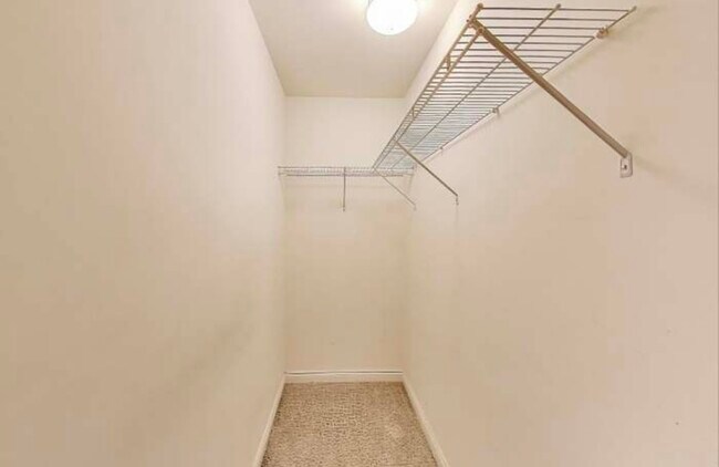 Building Photo - 4440 N Dover St