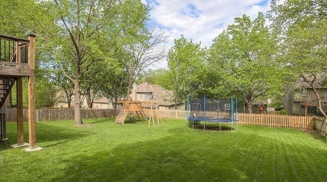 Building Photo - Beautiful 4 Bedroom in Blue Valley Schools