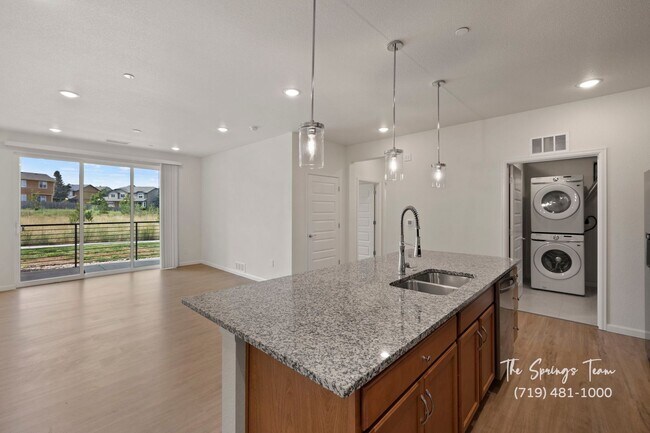 Building Photo - MODERN LUXURY 2BD/2BA/2CAR CONDO in Briargate