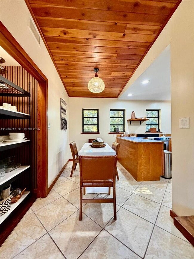 Building Photo - 1615 Harbor Dr