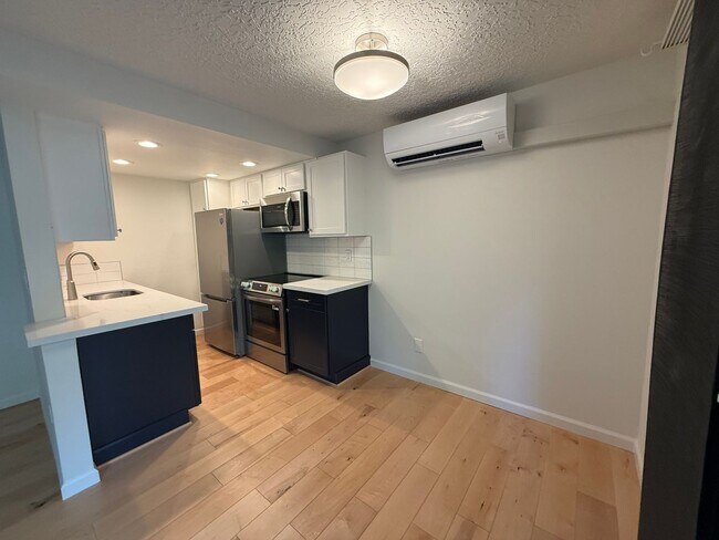 Building Photo - 11 Crestfield Ct