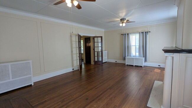 Building Photo - 303 4th St NE